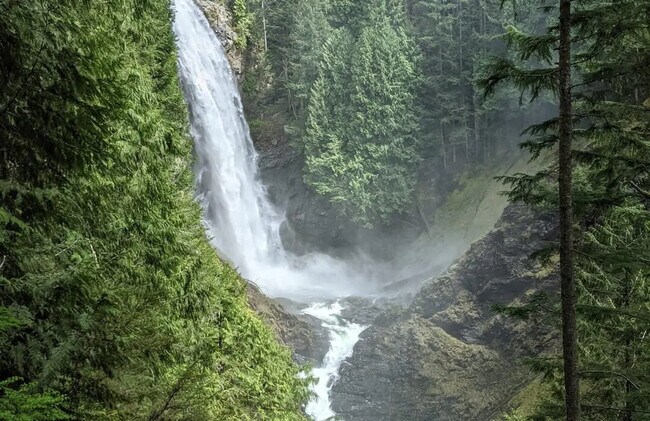 Building Photo - 5627 Illahee Road NE