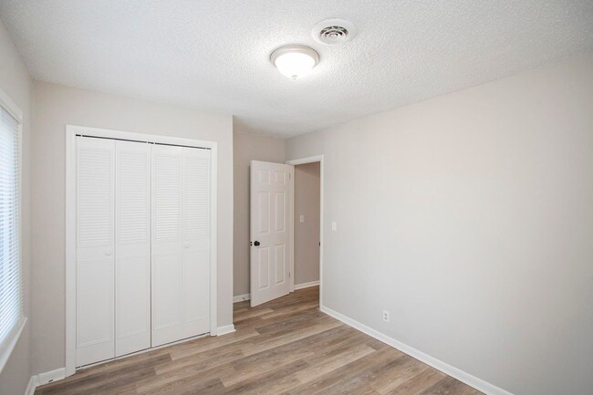 Building Photo - Charming Townhome in Hermitage!