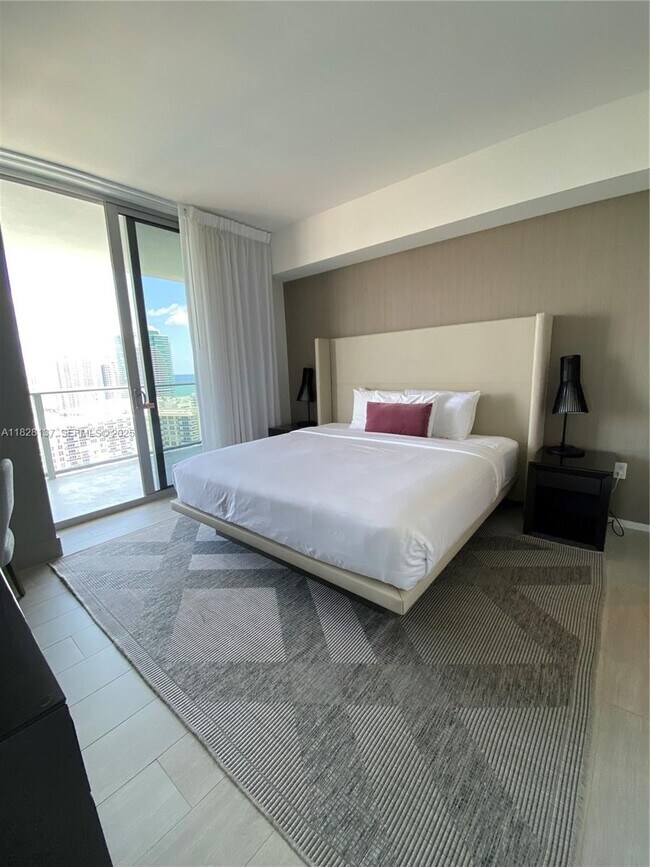 Building Photo - 4010 S Ocean Dr