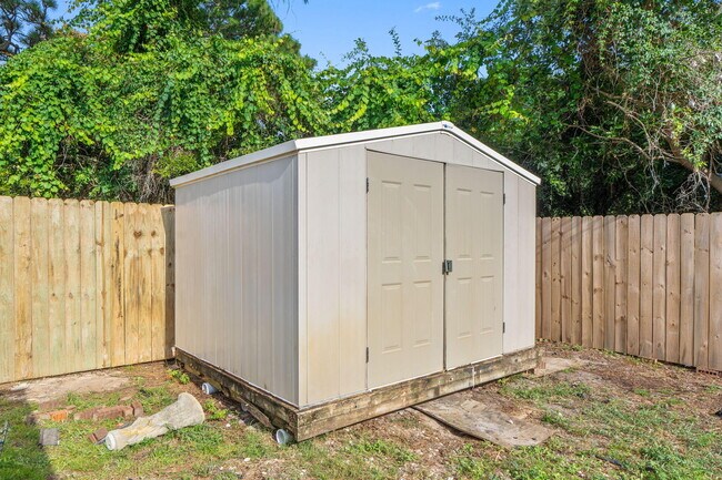 Building Photo - 7613 Marthas Way