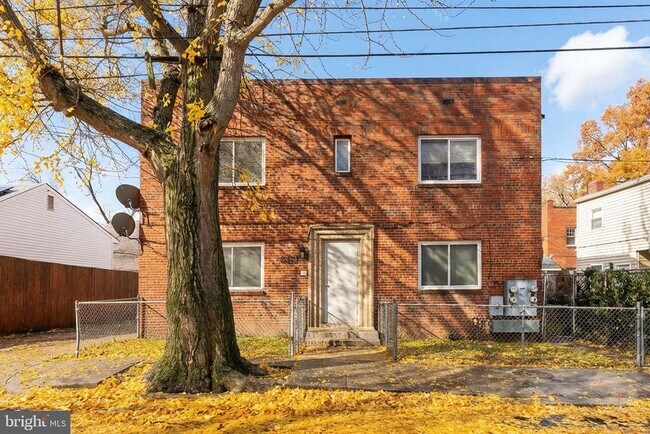 Building Photo - 3207 11th Pl SE