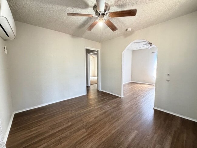 Building Photo - 321 Huntington St