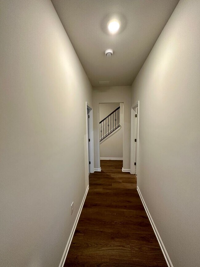 Building Photo - Elegant Townhome located in Ballantyne!