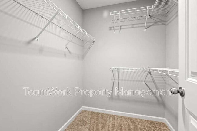 Building Photo - 526 Truman Dr