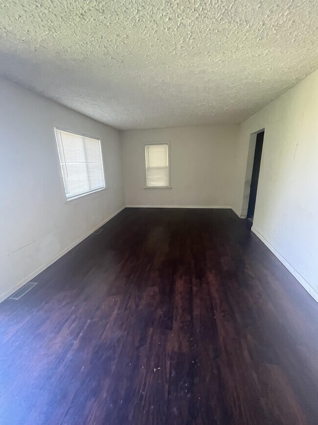 Building Photo - 2231 Delavan Dr