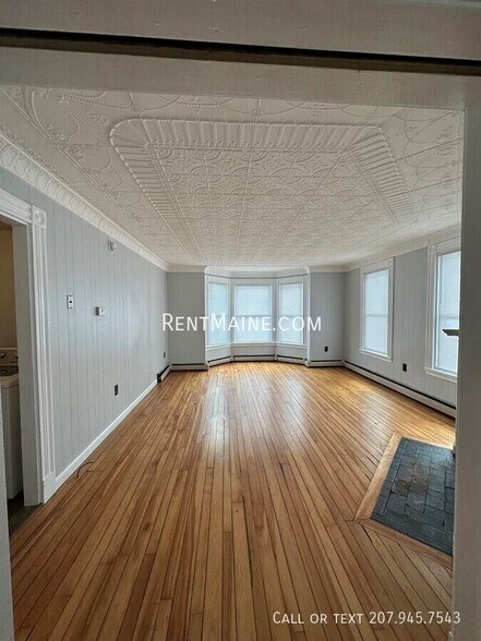 Building Photo - 203 Center St