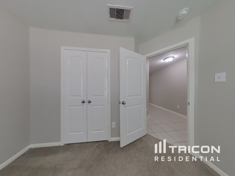 Building Photo - 904 American Monarch Dr