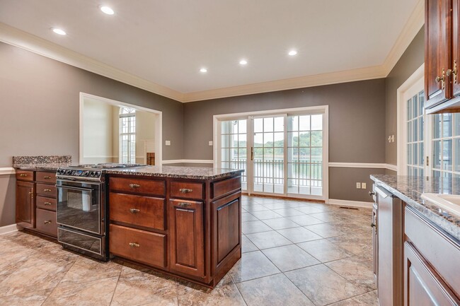 Building Photo - Experience lakefront living at its finest in the heart of East TN