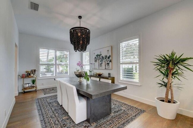 Building Photo - 6298 Sand Hills Cir