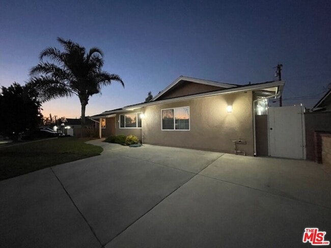 Building Photo - 2615 Elizondo Ave