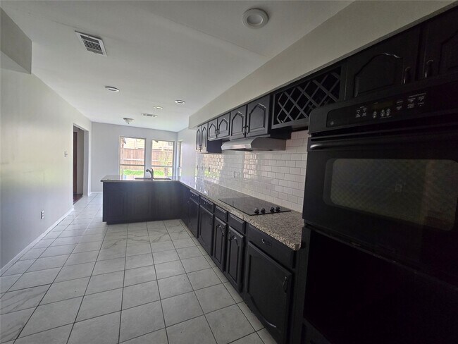 Building Photo - 1818 Pine Hollow Dr