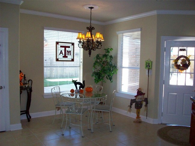 Building Photo - 1722 Parklake Village Dr
