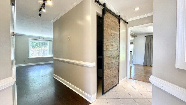 Building Photo - 1120 Revelstroke Ct