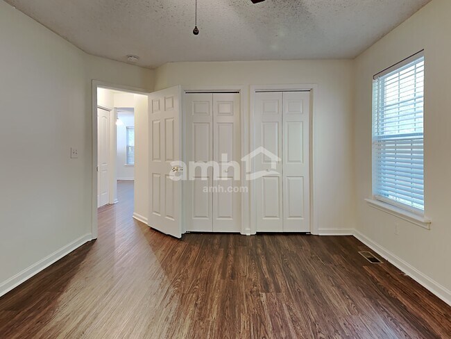 Building Photo - 6 Saddlemount Ln