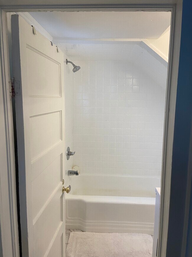 Building Photo - 2033 Coliseum St