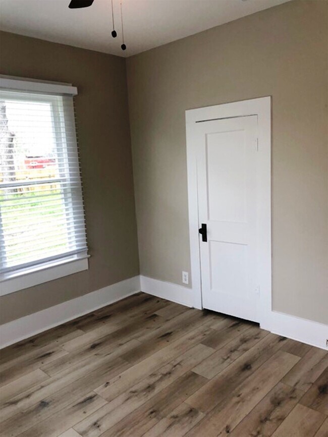 Building Photo - 3022 School St