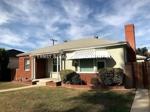 Building Photo - 215 E Scott St