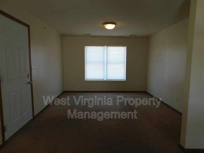 Building Photo - 212 Cardinal Wy
