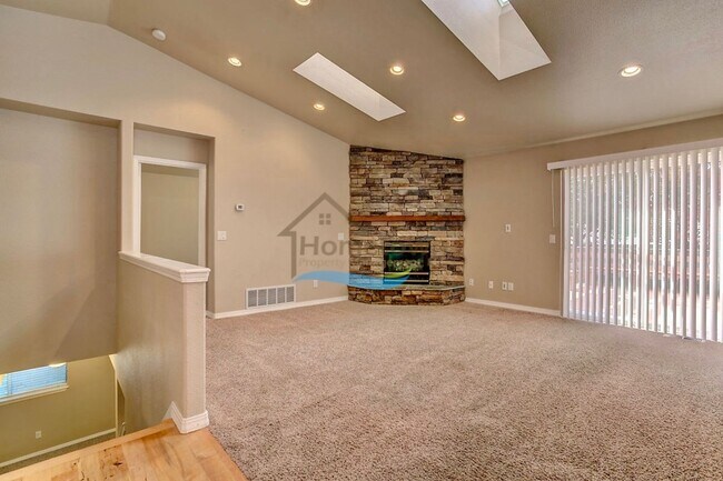 Building Photo - 5940 N Stafford Rd