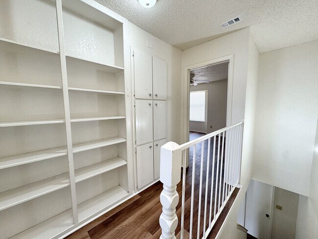 Building Photo - Bright & Stylish 2-Bedroom Retreat in a Prime Arlington Location