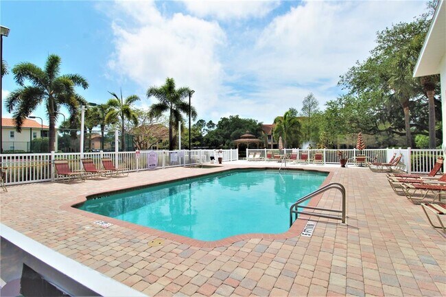 Building Photo - 4260 Central Sarasota Pkwy