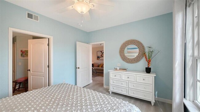 Building Photo - 4140 Central Sarasota Pkwy