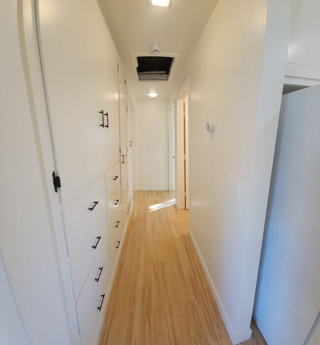 Building Photo - Cuesta By the sea cottage for Rent! Close ...