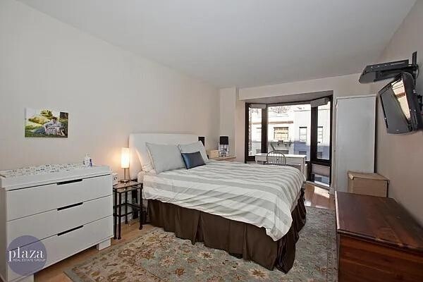 Building Photo - 150 E 85th St