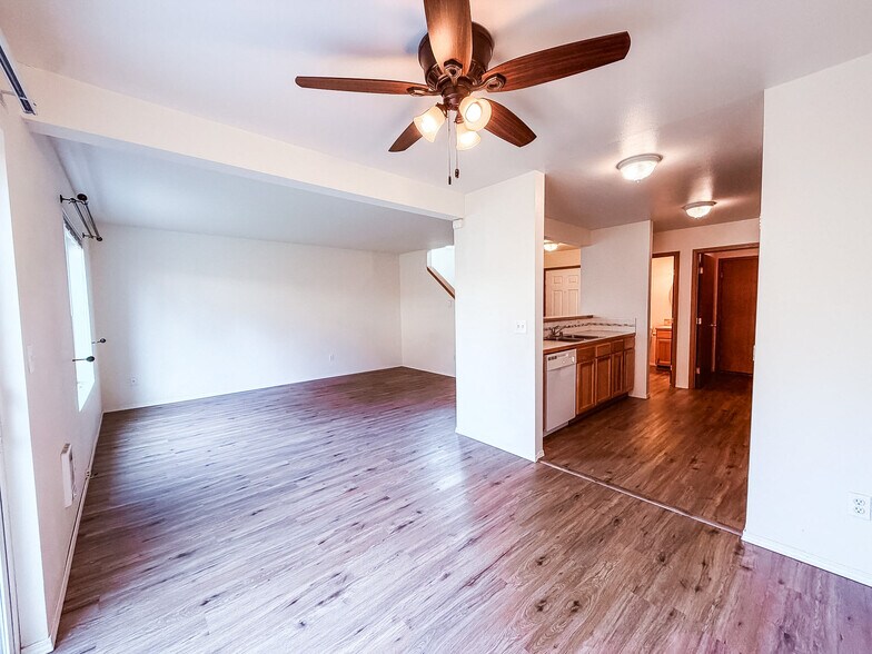 Building Photo - 943 College Ln NE