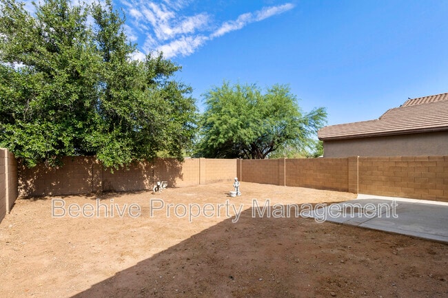 Building Photo - 220 N 110th St