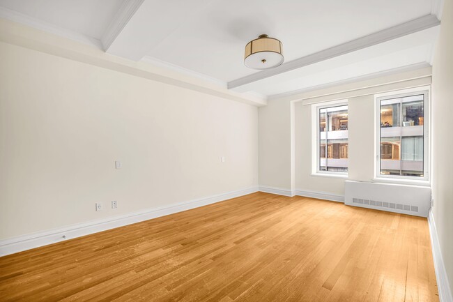 Building Photo - 502 Park Ave