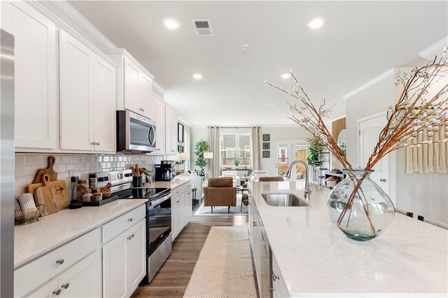 Building Photo - 3642 S Fulton Ave