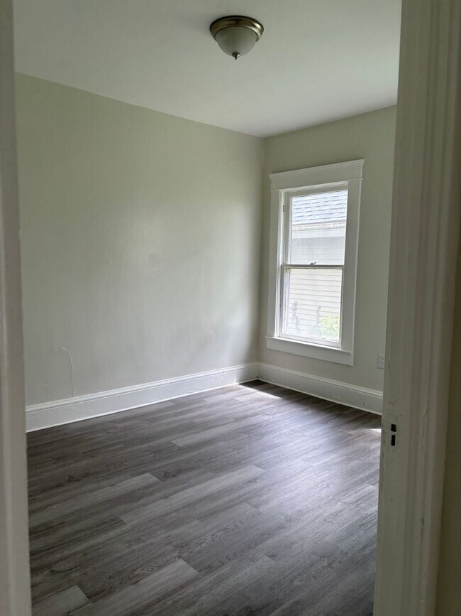 Building Photo - 99th,W.3252