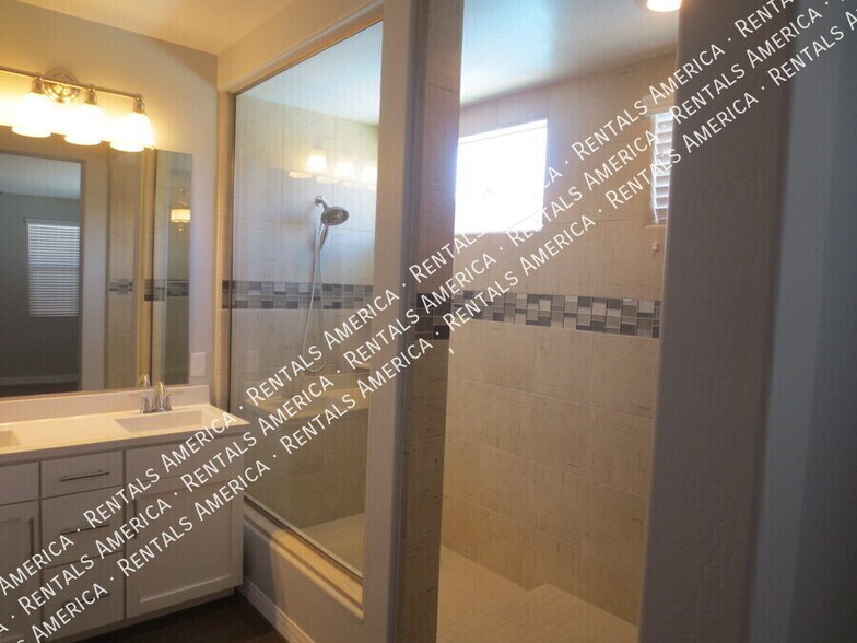 Building Photo - 3636 E Lodgepole Dr