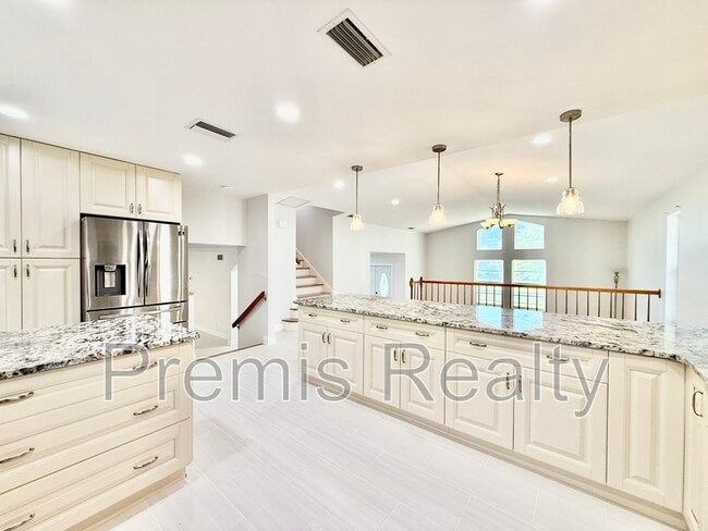 Building Photo - 957 Weathersfield Dr