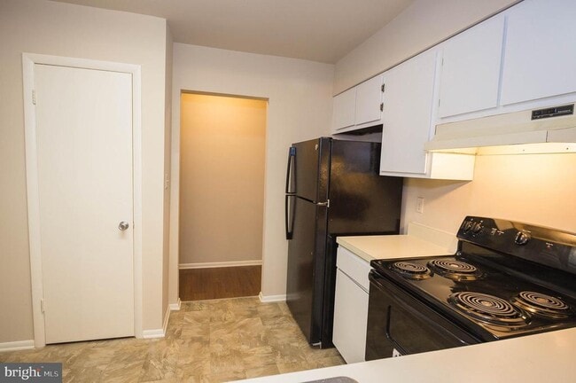 Building Photo - 803 College Ln