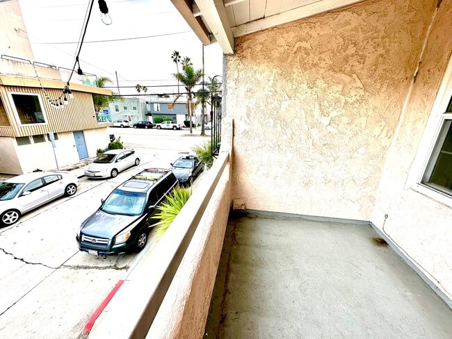 Building Photo - 45 65th Pl