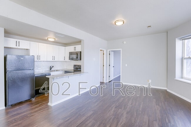 Building Photo - 210 S 24th St