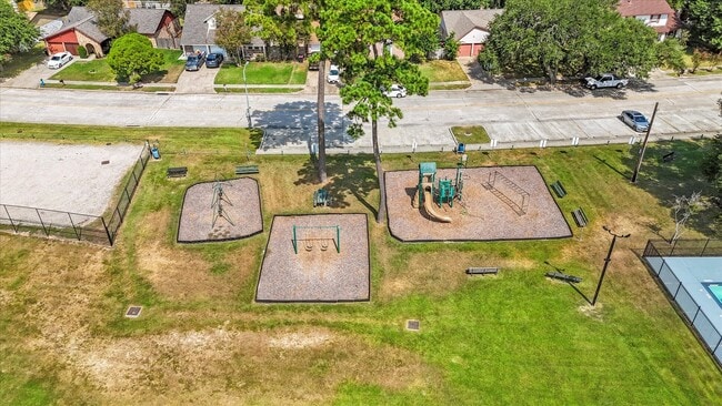 Building Photo - 23806 Spring Way Dr