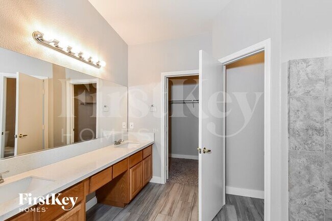 Building Photo - 5312 N Regena Rose St