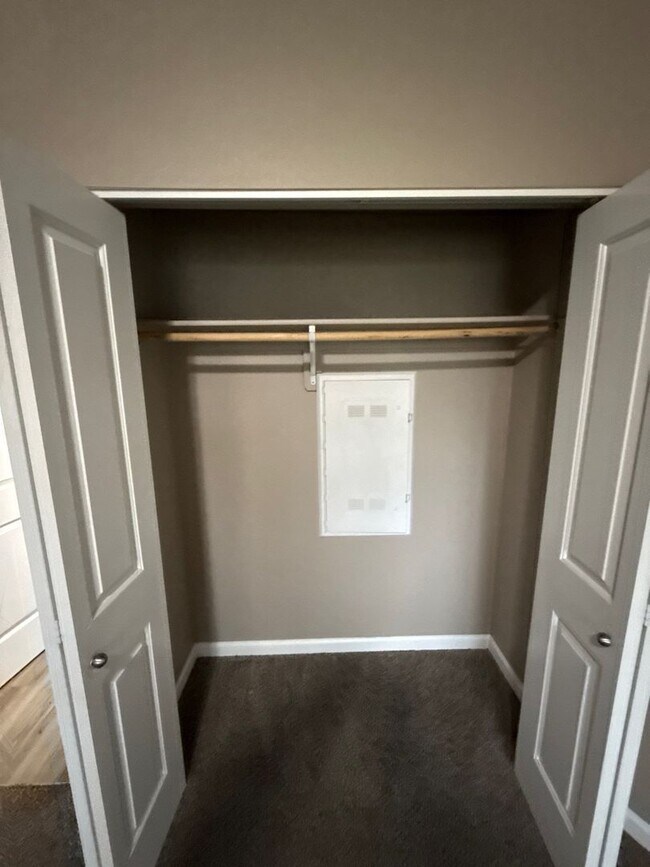 Building Photo - 4261 Hawthorne Ave NE