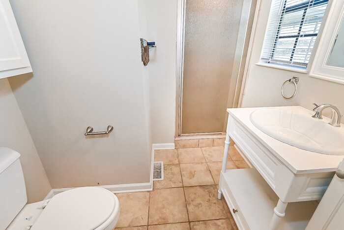 Building Photo - 6836 Markham Dr