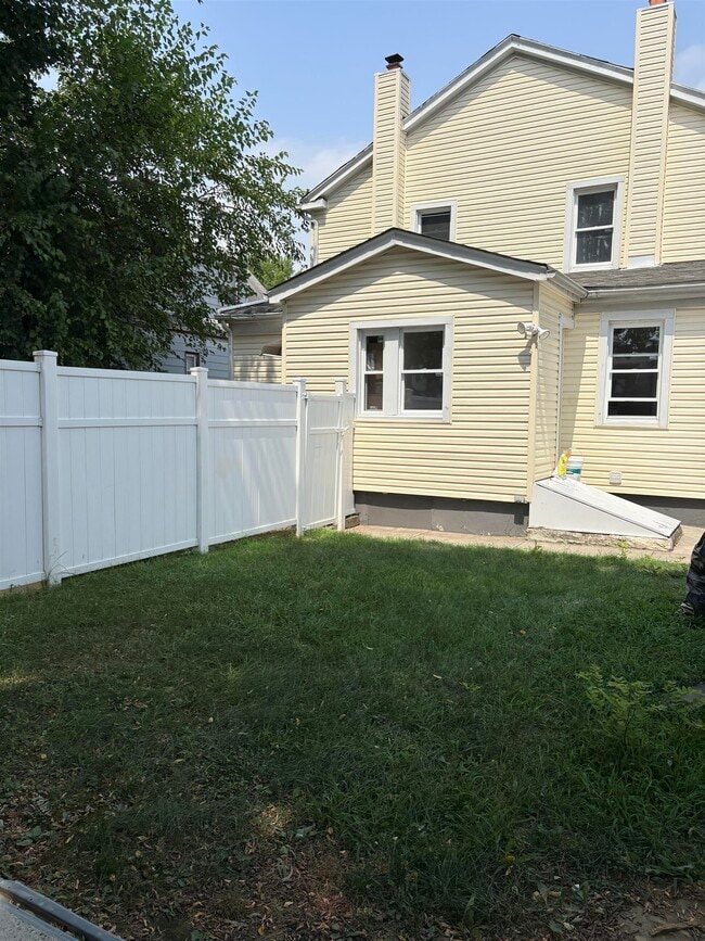 Building Photo - 42-44 Intervale Rd