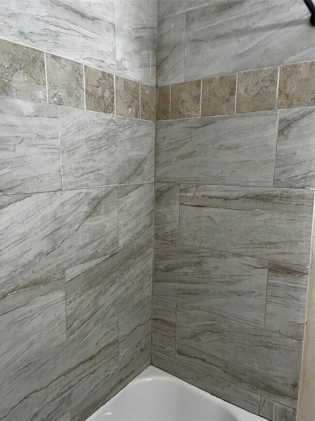 Building Photo - 104 N Eastwood St