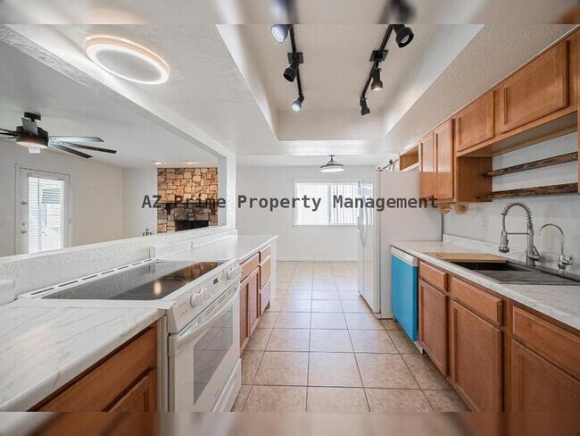 Building Photo - 2429 E Juanita Ave