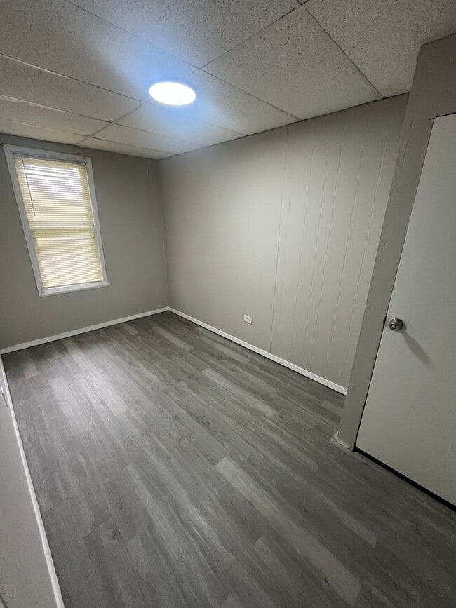 Building Photo - Section 8 Accepted! Spacious newly renovat...