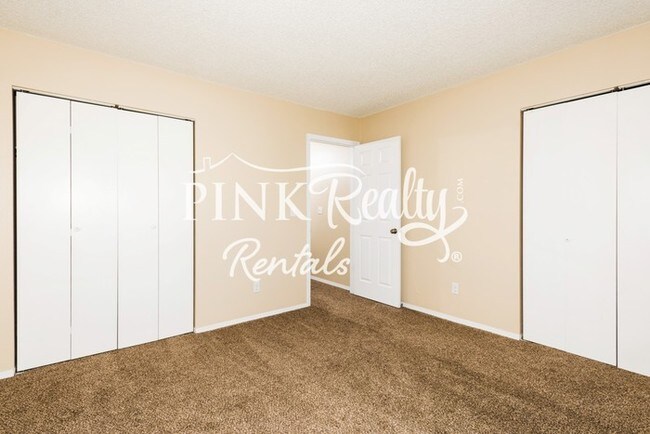 Building Photo - Great 2-Story Townhome in Soaring Eagle