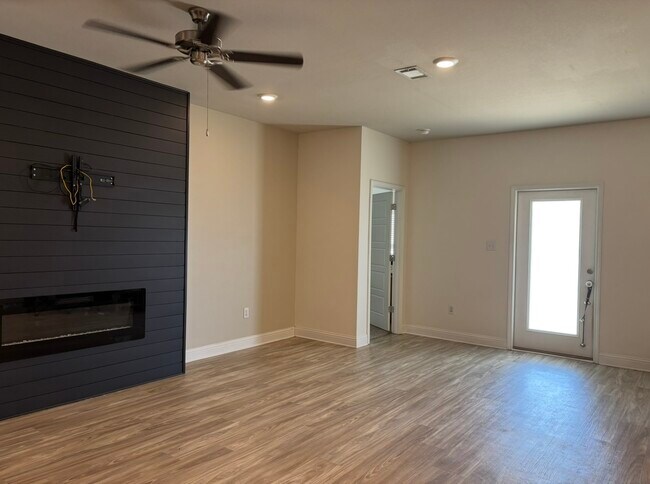 Building Photo - 5490 Overland Dr
