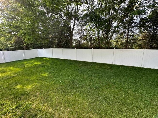 Building Photo - 8118 Cypress Cir
