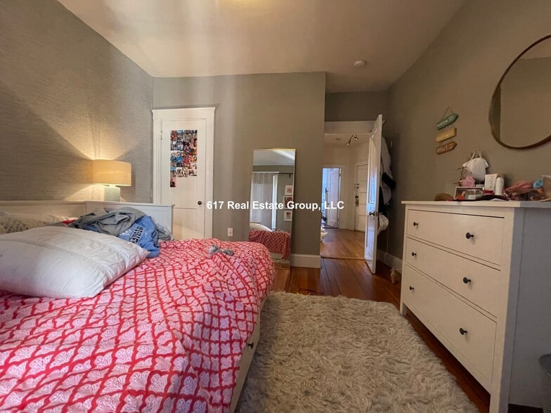 Building Photo - 1122 Commonwealth Ave